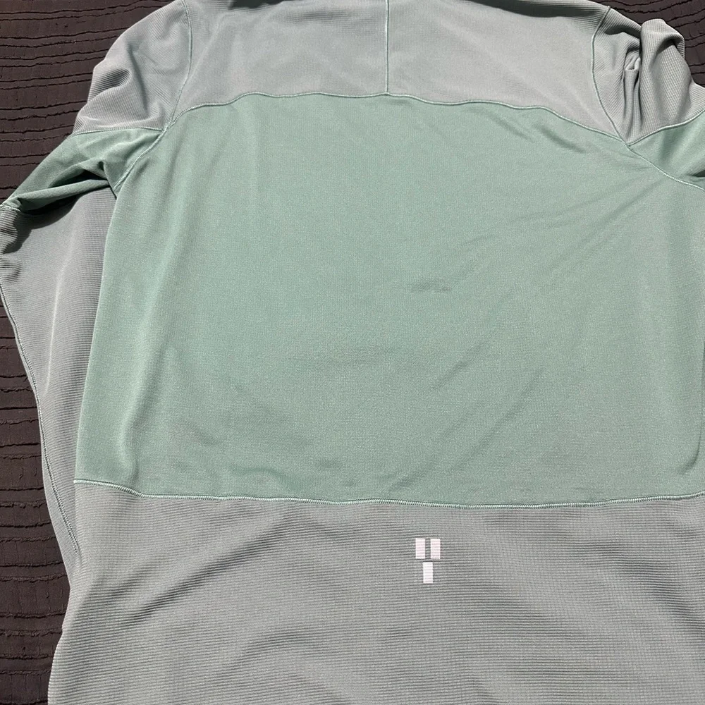 The North Face Men's Green Jacket.     <<<<<41>>>>> - Picture 3 of 5
